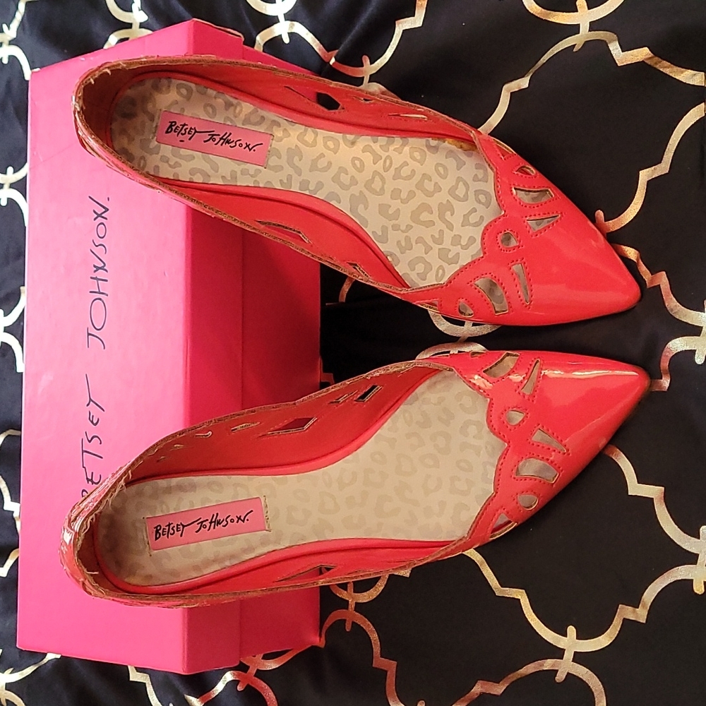 Betsey Johnson flat